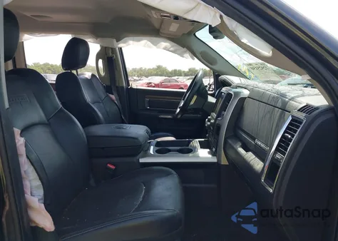 2017 Ram 1500 Laramie 4X4 5'7 Box z USA, uszkodzony, nr VIN 1C6RR7NT5HS767679